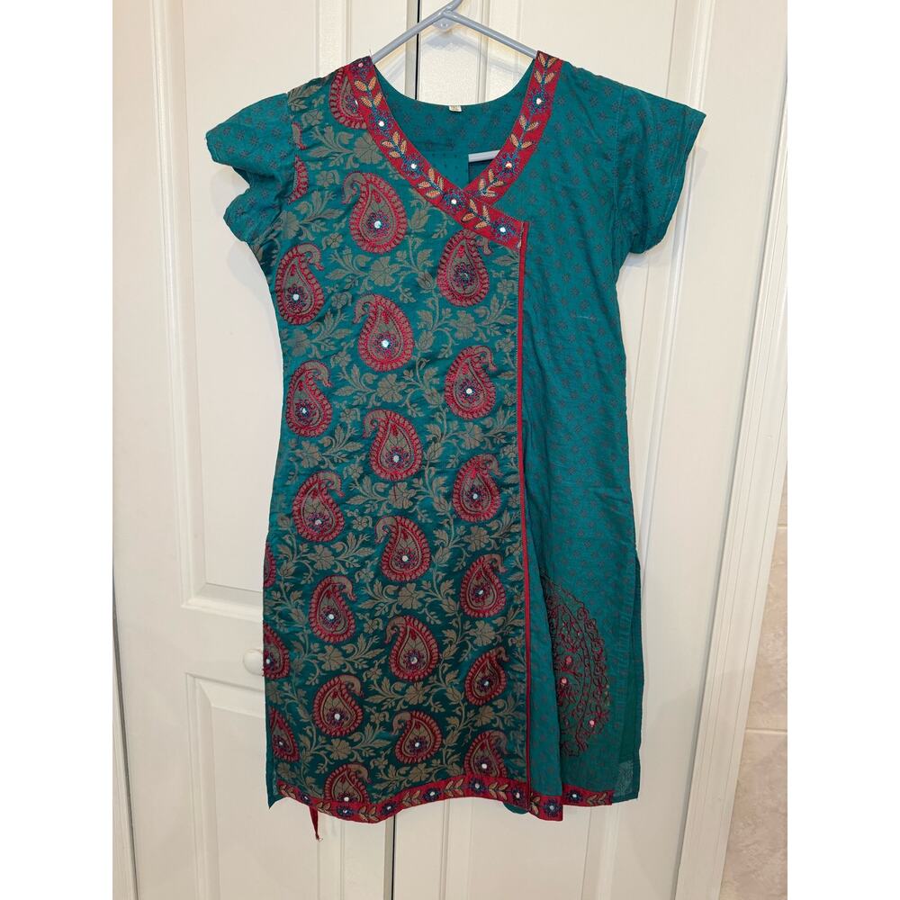 Women's Green & Red Paisley Mendhi Design Salwar Kameez / Punjabi